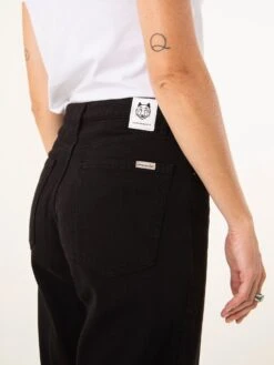 PANTALÓN VAQUERO DE MUJER MOMFIT TULSA OLD BLACK 16 PANTALÓN VAQUERO DE MUJER MOMFIT TULSA OLD BLACK -Capitan Denim 7 1