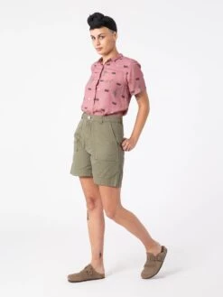 BERMUDAS DE MUJER KAYE GREEN -Capitan Denim bermudas de mujer verdes de algodon sostenibles hechos en espana