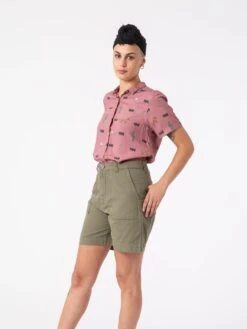BERMUDAS DE MUJER KAYE GREEN -Capitan Denim bermudas de mujer verdes de algodon sostenibles hechos en espana comodos