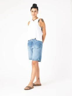 BERMUDAS VAQUERAS DE MUJER MAZZY LIGHT BLUE -Capitan Denim bermudas vaqueras de mujer azul claro comodas sostenibles hechas en espana