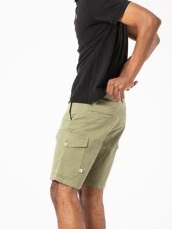 BERMUDAS CARGO DE HOMBRE WOODY GREEN -Capitan Denim bermudas verde de hombre hecho en espana comodo sostenible