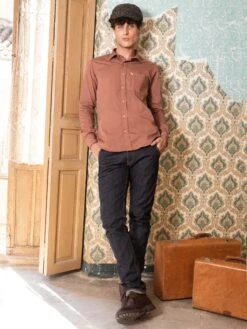 CAMISA DE HOMBRE FURAY TOFFEE 8 CAMISA DE HOMBRE FURAY TOFFEE -Capitan Denim camisa de hombre de manga larga marron hecha en espana comoda de entretiempo