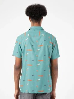 CAMISA DE HOMBRE DE VISCOSA CALYPSO VOLCANES 13 CAMISA DE HOMBRE DE VISCOSA CALYPSO VOLCANES -Capitan Denim camisa de hombre estampada de viscosa de manga corta azul para verano hecha en espana sostenible