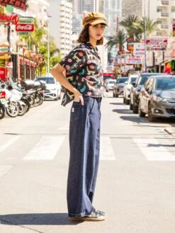 CAMISA OVERSIZE DE MUJER HARVEY TROPICAL -Capitan Denim camisa de mujer azul para verano estampada comoda fresca para festivales hecha en espana