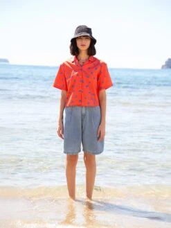 CAMISA OVERSIZE DE MUJER HARVEY ORANGE PEACE 13 CAMISA OVERSIZE DE MUJER HARVEY ORANGE PEACE -Capitan Denim camisa de mujer roja para verano estampada comoda fresca para festivales hecha en espana