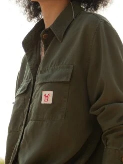 CAMISA BESSIE GREEN -Capitan Denim camisa mujer tencel gruesa comoda hecha en espana