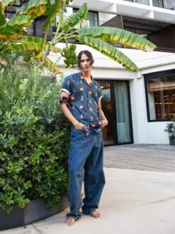 CAMISA CALYPSO DARK BLUE FLOWERS 13 CAMISA CALYPSO DARK BLUE FLOWERS -Capitan Denim camisas de hombre de algodon organico azul oscuro oversize comoda hecha en espana sostenible para el verano