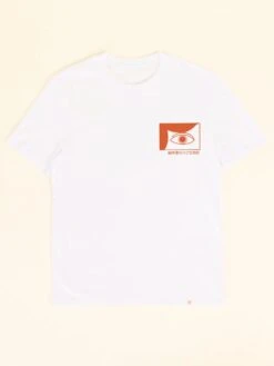 CAMISETA UNISEX BLANCA UMEKO 10 CAMISETA UNISEX BLANCA UMEKO -Capitan Denim camiseta blanca unisex de manga corta cuello redondo sostenible de algodon organico comoda para verano ilustrada dibujos