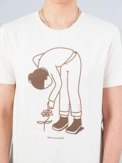 CAMISETA UNISEX DE ALGODÓN ORGÁNICO RAW COTTON FLOR -Capitan Denim camiseta blanca unisex sostenible