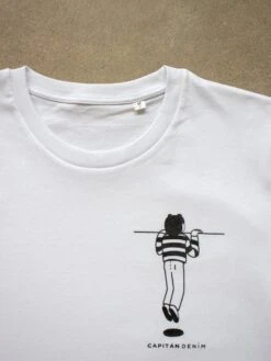 CAMISETA UNISEX DE ALGODÓN ORGÁNICO VOYEUR BLANCA 13 CAMISETA UNISEX DE ALGODÓN ORGÁNICO VOYEUR BLANCA -Capitan Denim camiseta unisex blanca de manga corta sostenible