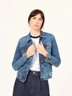 CAZADORA VAQUERA DE MUJER PATTI MID BLUE -Capitan Denim cazadora vaquera de mujer denim hecha en espana comoda regular