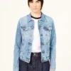 CAZADORA VAQUERA DE MUJER PATTI LIGHT BLUE 2 CAZADORA VAQUERA DE MUJER PATTI LIGHT BLUE -Capitan Denim chaqueta vaquera de mujer denim hecha en espana sostenible comoda vintage regular