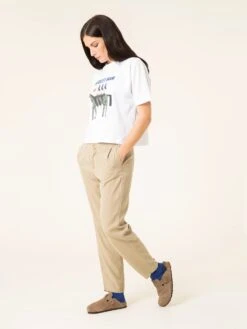 PANTALÓN JOGGER DE TENCEL™ Lyocell Fibers ELIS HAZLENUT 12 PANTALÓN JOGGER DE TENCEL™ Lyocell Fibers ELIS HAZLENUT -Capitan Denim jogger de verano de mujer de tencel beige hecho en espana