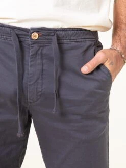 PANTALONES JOGGER DE HOMBRE LOMAS DARK GREY -Capitan Denim pantalon chino de hombre azul marino jogger comodos hechos en espana