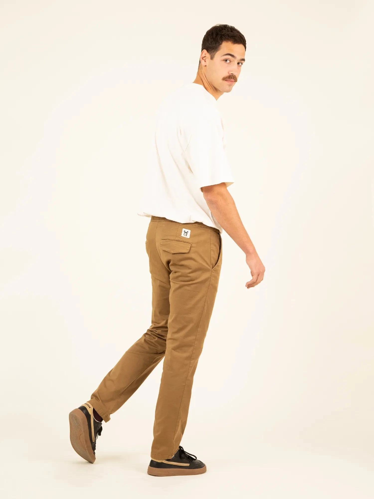 PANTALONES JOGGER DE HOMBRE LOMAS BRANDY 6 PANTALONES JOGGER DE HOMBRE LOMAS BRANDY - Imagen 4