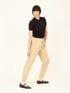 PANTALÓN JOGGER DE TENCEL™ Lyocell Fibers ELIS BEIGE -Capitan Denim pantalon de mujer de tencel para verano beige hecho en espana comodo sostenible 3