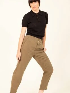 PANTALÓN JOGGER DE TENCEL™ Lyocell Fibers ELIS KHAKI GREEN -Capitan Denim pantalon de mujer de tencel para verano verde oscuro hecho en espana comodo sostenible 2