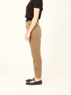 PANTALÓN JOGGER DE TENCEL™ Lyocell Fibers ELIS KHAKI GREEN -Capitan Denim pantalon de mujer de tencel para verano verde oscuro hecho en espana comodo sostenible 4