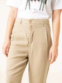 PANTALÓN JOGGER DE TENCEL™ Lyocell Fibers ELIS HAZLENUT 17 PANTALÓN JOGGER DE TENCEL™ Lyocell Fibers ELIS HAZLENUT -Capitan Denim pantalon de verano de mujer hecho en espana