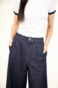 JEANS WIDE LEG DE MUJER TENCEL™ Lyocell Fibers YAYOI DARK BLUE 15 JEANS WIDE LEG DE MUJER TENCEL™ Lyocell Fibers YAYOI DARK BLUE -Capitan Denim pantalon vaquero de mujer de verano de tencel azul oscuro hecho en espana comodo sostenible 4