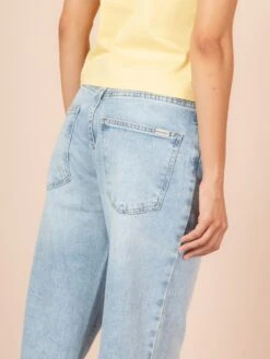 TULSA BLEACH BLUE 10 TULSA BLEACH BLUE -Capitan Denim pantalon vaquero momfit azul clarito mujer elastano