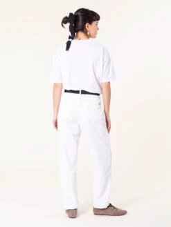 PANTALONES MOMFIT DE MUJER TULSA WHITE -Capitan Denim pantalones blanco de mujer momfit hecho en espana comodo sostenible