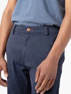 PANTALONES CHINOS DE HOMBRE LOMAS NAVY -Capitan Denim pantalones chinos azules oscuros de hombre hechos en espana comodos sostenibles