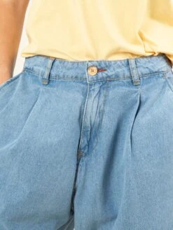 BERMUDAS VAQUERAS DE MUJER SABINE LIGHT BLUE -Capitan Denim pantalones cortos bermudas vaqueras denim relaxed de mujer oversize comodas hechas en espana sostenibles 7 58eccbf1 ef37 424c 84de 12590afe47b7