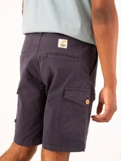 BERMUDAS CARGO DE HOMBRE WOODY NAVY 20 BERMUDAS CARGO DE HOMBRE WOODY NAVY -Capitan Denim pantalones cortos de hombre azul oscuro cargo hecho en espana sostenible