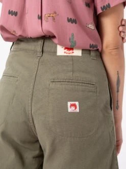 BERMUDAS DE MUJER KAYE GREEN -Capitan Denim pantalones cortos de mujer verdes de algodon sostenibles hechos en espana