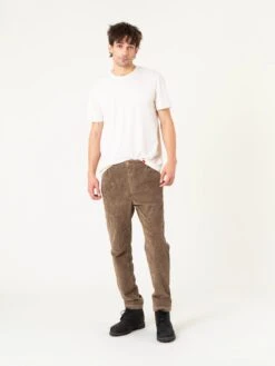 Pantalón De Hombre De Pana BONET BROWN -Capitan Denim pantalones de hombre de pana marron relaxed recto hecho en espana sostenible cintura comoda