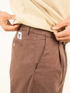 CELENTANO CHOCO 12 CELENTANO CHOCO -Capitan Denim pantalones de hombre marron chino regular comodo sostenible hecho en espana