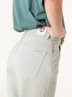 PANTALONES MOMFIT DE MUJER TULSA MINT -Capitan Denim pantalones de mujer momfif verde comodo hecho en espana sostenible