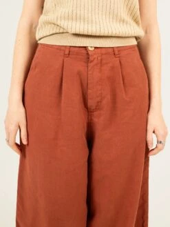 PANTALÓN DE VERANO DE MUJER NARA TERRACOTA -Capitan Denim pantalones de verano culotte de mujer marrones sostenibles comodos hechos en espana