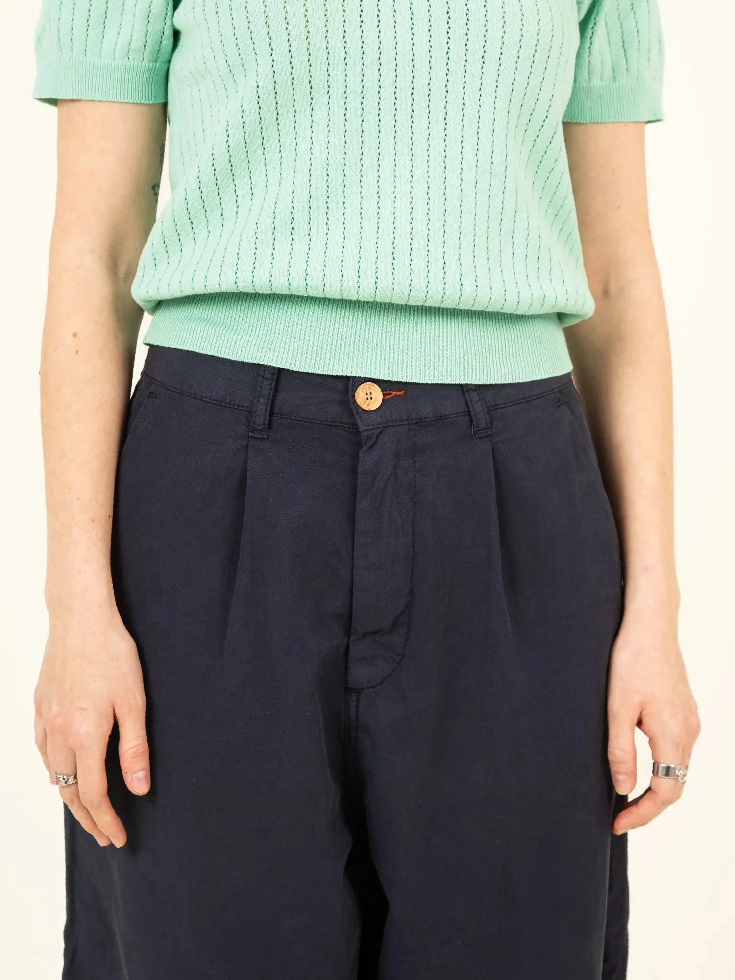 PANTALÓN DE VERANO DE MUJER NARA MARINE BLUE 8 PANTALÓN DE VERANO DE MUJER NARA MARINE BLUE - Imagen 6