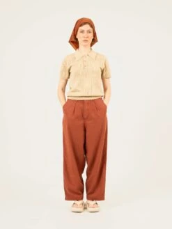 PANTALÓN DE VERANO DE MUJER NARA TERRACOTA -Capitan Denim pantalones de verano relaxed de mujer marrones sostenibles comodos hechos en espana