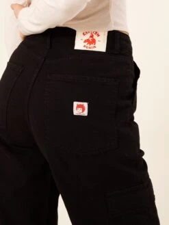 PANTALONES DE MUJER CARGO MAVIS BLACK -Capitan Denim pantalones negros cargo regular