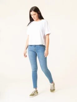 PANTALONES SKINNY DE MUJER HARDY MID BLUE -Capitan Denim pantalones pitillos azules de mujer comodos hechos en espana sostenibles 0d85e8c1 151b 4e82 9a50 3a7f0fbd5de2