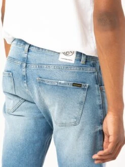 PANTALON VAQUERO SLIM DE HOMBRE FLAMINGO LIGHT BLUE ORGANIC COTTON 15 PANTALON VAQUERO SLIM DE HOMBRE FLAMINGO LIGHT BLUE ORGANIC COTTON -Capitan Denim pantalones vaqueros azul claro de hombre rectos hechos en espana comodos sostenibles