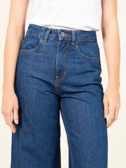 PANTALÓN VAQUERO DE MUJER CULOTTE SIMONE DRY BLUE TENCEL™ Lyocell Fibers 14 PANTALÓN VAQUERO DE MUJER CULOTTE SIMONE DRY BLUE TENCEL™ Lyocell Fibers -Capitan Denim pantalones vaqueros azul oscuro de mujer relaxed culotte hechos en espana sostenibles comodos 1