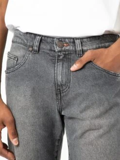 PANTALÓN VAQUERO CORTO DE HOMBRE JAY VINTAGE GREY -Capitan Denim pantalones vaqueros cortos grises de hombre hechos en espana sostenibles comodos