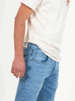 PANTALON VAQUERO SLIM DE HOMBRE FLAMINGO BRIGHT BLUE -Capitan Denim pantalones vaqueros de hombre slim recto hechos en espana comodos sostenibles 247ed2c4 ee35 468a 870b f2952cf3969d