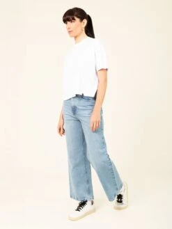 PANTALÓN VAQUERO DE MUJER CULOTTE SIMONE BRIGHT BLUE TENCEL™ Lyocell Fibers 9 PANTALÓN VAQUERO DE MUJER CULOTTE SIMONE BRIGHT BLUE TENCEL™ Lyocell Fibers -Capitan Denim pantalones vaqueros de mujer wide leg hechos en espana comodos sostenibles