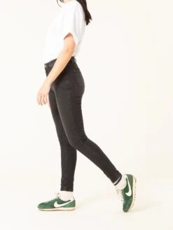 PANTALONES PITILLOS DE MUJER DENVER USED BLACK -Capitan Denim pantalones vaqueros negros pitillos de mujer hecho en espana