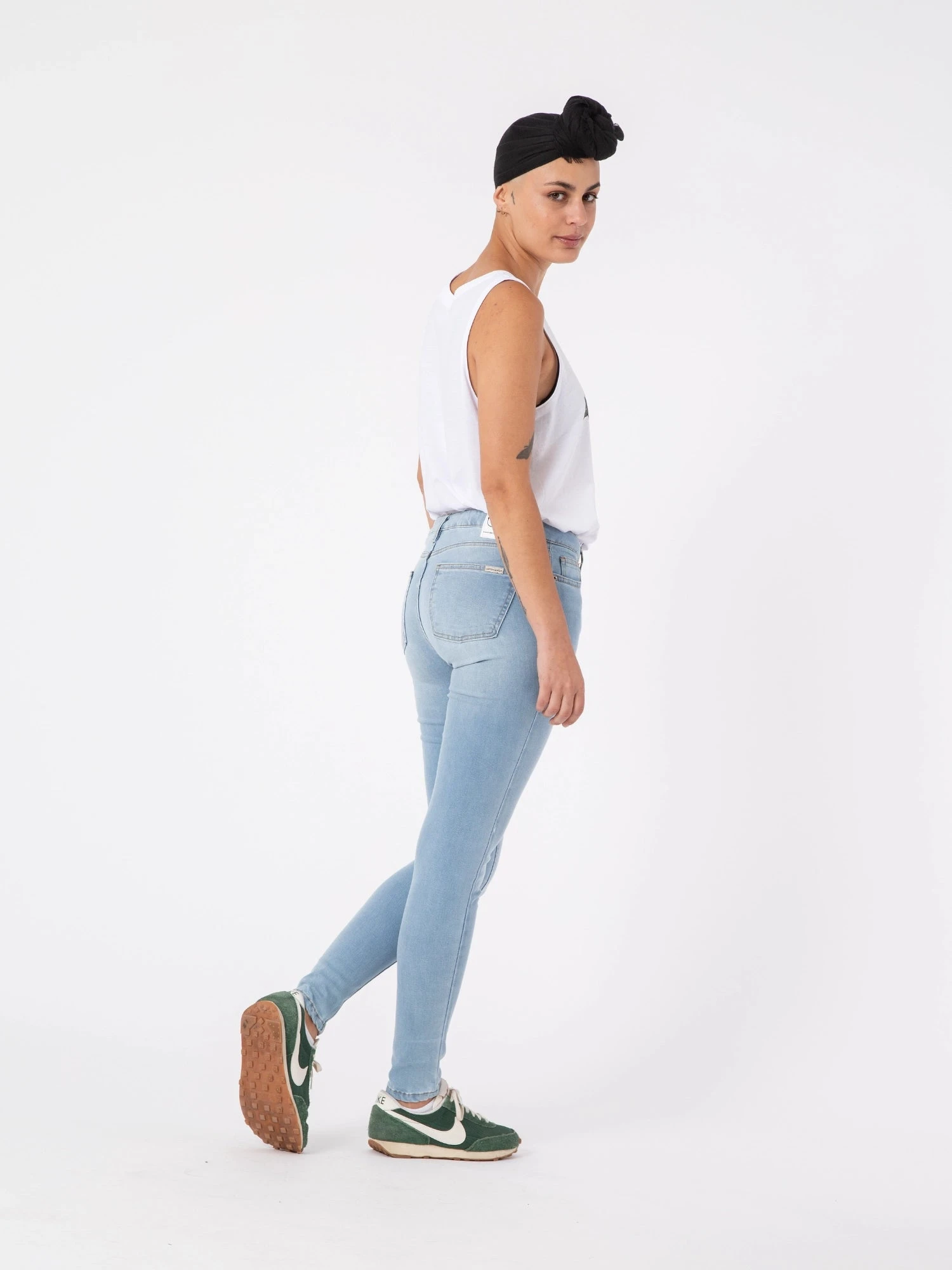PANTALONES SKINNY DE MUJER HARDY LIGHT BLUE 8 PANTALONES SKINNY DE MUJER HARDY LIGHT BLUE - Imagen 6