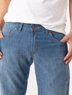 PANTALÓN VAQUERO DE HOMBRE RAY MID BLUE LIGHTWEIGHT 12 PANTALÓN VAQUERO DE HOMBRE RAY MID BLUE LIGHTWEIGHT -Capitan Denim pantalones vaqueros regular de hombre finos para verano hechos en espana comodos sostenibles