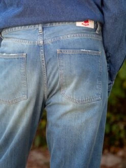 BOOKER DIRTY LIGHT BLUE -Capitan Denim pantalones vaqueros regular de hombre hechos en espana sostenibles comodos azul claro anchos