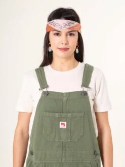 PETO DE MUJER JONES GREEN 11 PETO DE MUJER JONES GREEN -Capitan Denim peto de mujer oversize khaki comodo hecho en espana