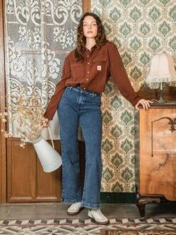 CAMISA DE MUJER DE TENCEL™ Lyocell Fibers BILLIE CHESTNUT 9 CAMISA DE MUJER DE TENCEL™ Lyocell Fibers BILLIE CHESTNUT -Capitan Denim sobrecamisa de mujer marron de manga larga de tencel comoda hecha en espana