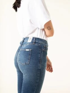 PANTALONES PITILLOS DE MUJER DENVER BLUE BLAST -Capitan Denim vaqueros pitillos azules oscuros de mujer comodos hechos en espana sostenibles